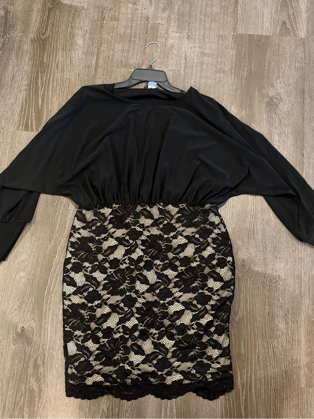 VENUS Black & Lace Long-Sleeve Dress